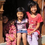 bimbe per le vie di Bungamati (Nepal)