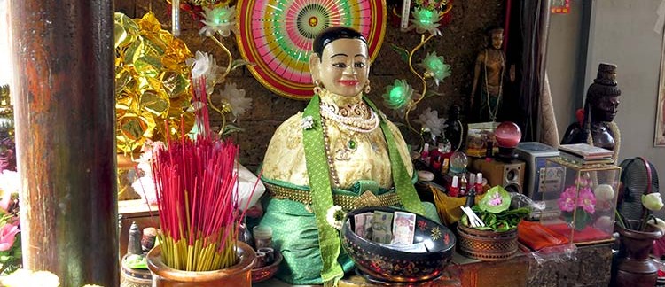 statua di Madame Penh (Phnom Penh, Cambogia)